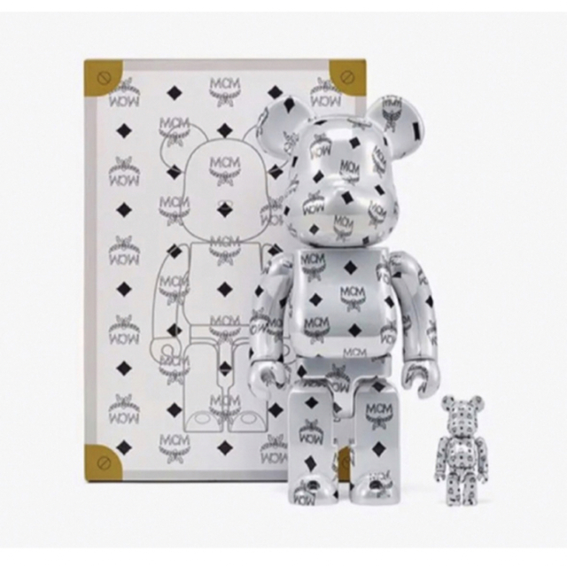 BE@RBRICK(ベアブリック)のBE@RBRICK MCM WHITE CHROME 100％ & 400％ ハンドメイドのおもちゃ(フィギュア)の商品写真