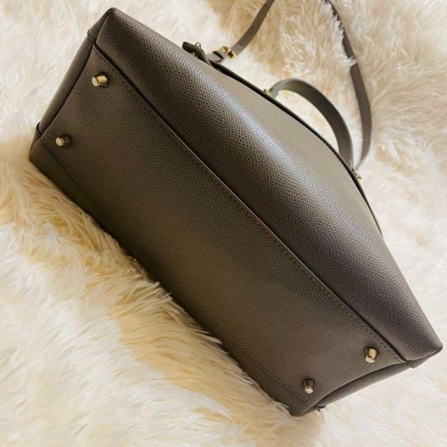 Furla(フルラ)のFURLA ショルダー ハンドバッグ 2way グレージュ B5 ビジネス レディースのバッグ(ショルダーバッグ)の商品写真