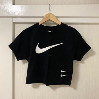 ナイキ(NIKE)のNIKE // クロップド丈Tシャツ Sサイズ(Tシャツ(半袖/袖なし))