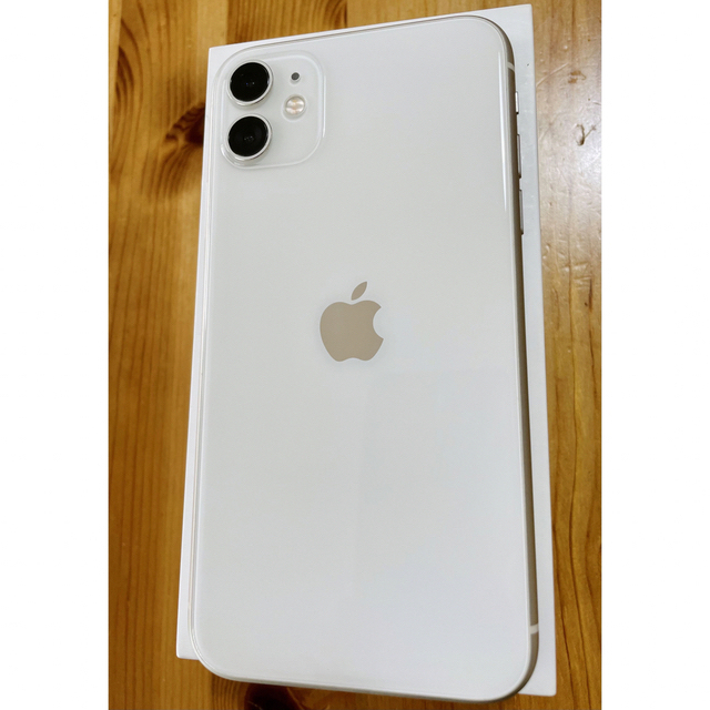 iPhone(アイフォーン)の超美品○iPhone11 64GB SIMフリー ホワイト　 スマホ/家電/カメラのスマートフォン/携帯電話(スマートフォン本体)の商品写真