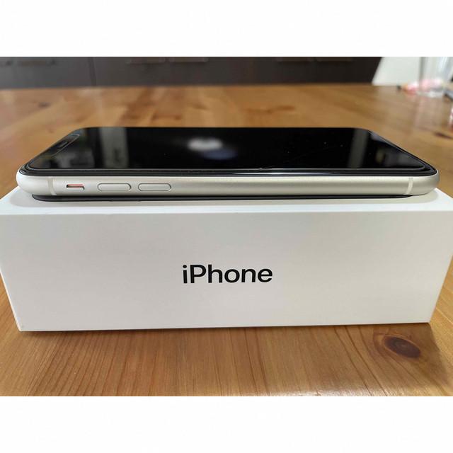 iPhone(アイフォーン)の超美品○iPhone11 64GB SIMフリー ホワイト　 スマホ/家電/カメラのスマートフォン/携帯電話(スマートフォン本体)の商品写真