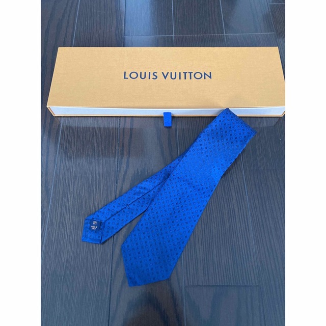 LOUIS VUITTON(ルイヴィトン)のほぼ未使用品　ルイヴィトン　シルクネクタイ メンズのファッション小物(ネクタイ)の商品写真