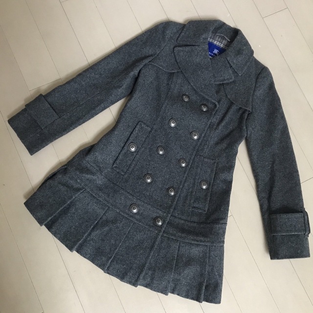 BURBERRY BLUE LABEL(バーバリーブルーレーベル)のバーバリー ブルーレーベル　ロングコート　美品　27,800円→20,000円 レディースのジャケット/アウター(ロングコート)の商品写真