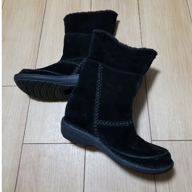 Clarks(クラークス)の未使用　Clarks　クラークス　ムートンブーツ 22cm　2way　ブラック レディースの靴/シューズ(ブーツ)の商品写真