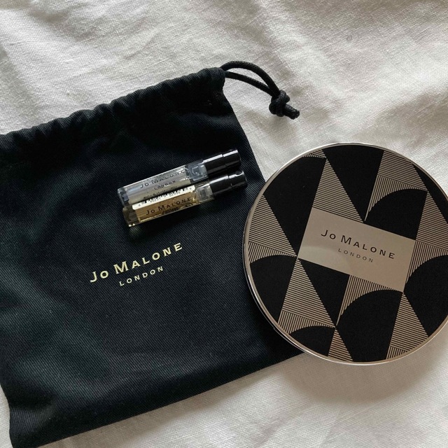 Jo Malone(ジョーマローン)のイングリッシュペアー＆フリージア　センテッド　ボディパウダー コスメ/美容のコスメ/美容 その他(その他)の商品写真