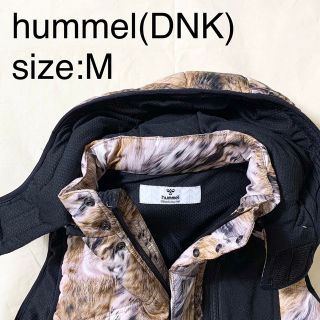 ヒュンメル(hummel)のhummel(DNK)ピクチャーアニマルファー総柄パデッドベスト(ダウンベスト)