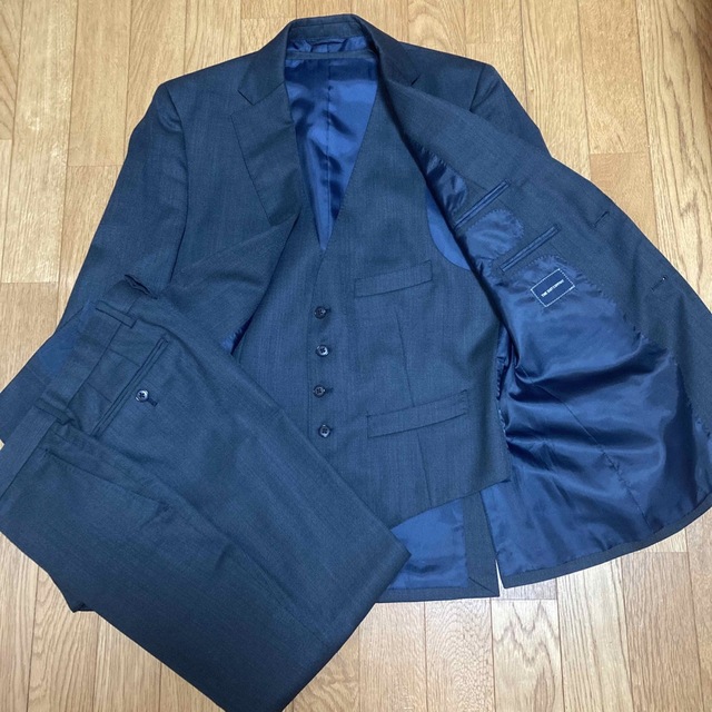 THE SUIT COMPANY(スーツカンパニー)の【のぶ7733様専用】スーツカンパニー スリーピーススーツ ネイビーグレー メンズのスーツ(セットアップ)の商品写真