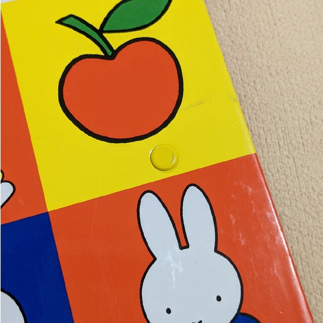 miffy(ミッフィー)のレトロ　ミッフィー　バインダー　ファイル エンタメ/ホビーのおもちゃ/ぬいぐるみ(キャラクターグッズ)の商品写真