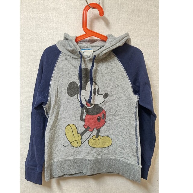 ミッキーマウス　パーカー　120 キッズ/ベビー/マタニティのキッズ服男の子用(90cm~)(Tシャツ/カットソー)の商品写真