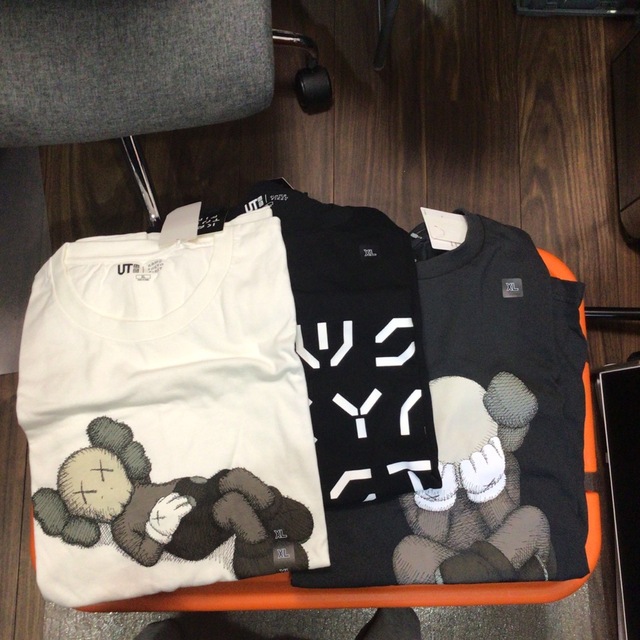 UT KAWS Tシャツ　3枚セット