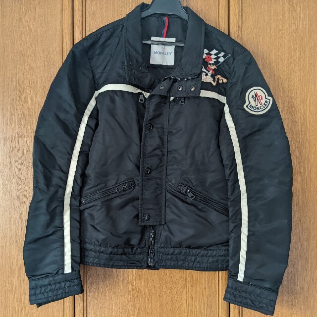 MONCLER(モンクレール)のモンクレール　ジャケット　黒色　白色　チキン　鶏　鳥　イタリア製　MONCLER メンズのジャケット/アウター(フライトジャケット)の商品写真