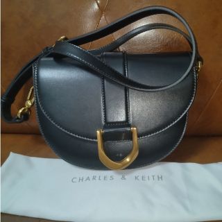 チャールズアンドキース(Charles and Keith)のチャールズアンドキース ガビーヌサドルバッグ(ショルダーバッグ)