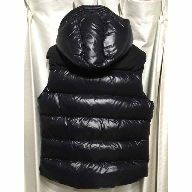 MONCLER(モンクレール)の美品　正規品　モンクレール　ダウンベスト　MONCEAU サイズ1  黒/紺 メンズのジャケット/アウター(ダウンベスト)の商品写真