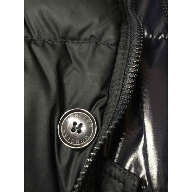 MONCLER(モンクレール)の美品　正規品　モンクレール　ダウンベスト　MONCEAU サイズ1  黒/紺 メンズのジャケット/アウター(ダウンベスト)の商品写真