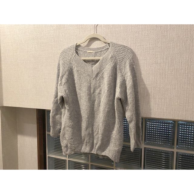 GU(ジーユー)のGU ニット　Vネック　ユニクロ　ZARA アプワイザー　マーキュリー　セーター レディースのトップス(ニット/セーター)の商品写真