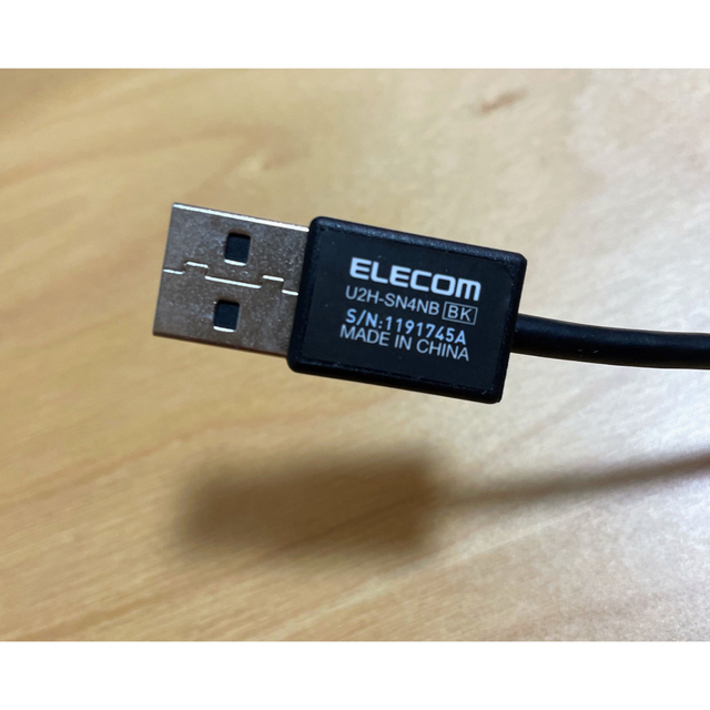 ELECOM USB HUB 4口タイプ スマホ/家電/カメラのPC/タブレット(PC周辺機器)の商品写真