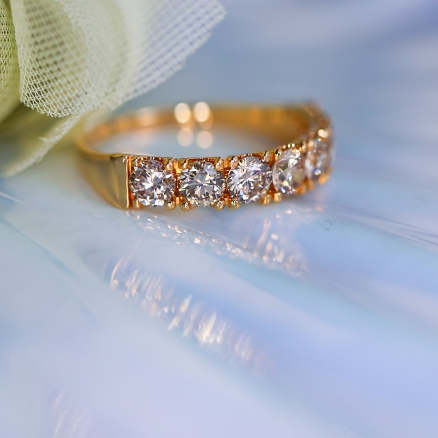 秋子様専用　7石で計1ct K18YGハーフエタニティリング　ダイヤモンドリング レディースのアクセサリー(リング(指輪))の商品写真