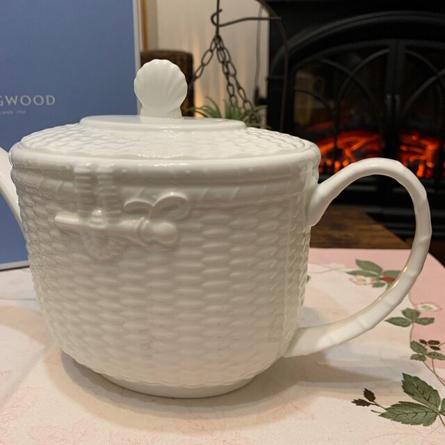 WEDGWOOD(ウェッジウッド)の未使用　元箱　ウェッジウッド  ナンタケット　ティーポットL インテリア/住まい/日用品のキッチン/食器(食器)の商品写真