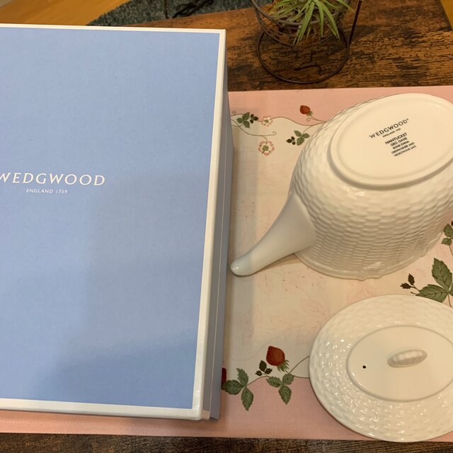 WEDGWOOD(ウェッジウッド)の未使用　元箱　ウェッジウッド  ナンタケット　ティーポットL インテリア/住まい/日用品のキッチン/食器(食器)の商品写真