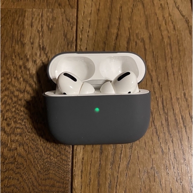 Apple(アップル)の★期間限定15%オフ★AirPods Pro 第1世代 ワイヤレス充電ケース スマホ/家電/カメラのオーディオ機器(ヘッドフォン/イヤフォン)の商品写真