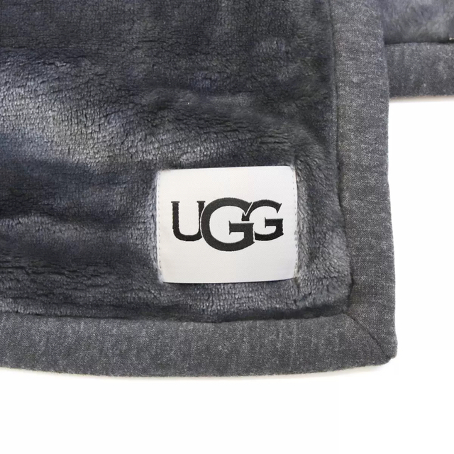 UGG(アグ)の【新品】UGG アグ ダッフィールド スロー Ⅱ ブラックベアーヘザー インテリア/住まい/日用品の寝具(毛布)の商品写真