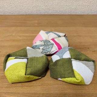 ハンドメイド　輸入生地使用お手玉　3個セット　ピンク×グリーン(その他)