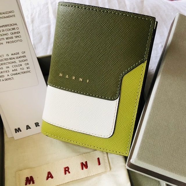 Marni(マルニ)サフィアーノレザー 二つ折り財布☆人気カラー