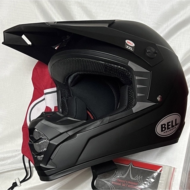 通常在庫品 BELL オフロードヘルメット 新品未使用。マットブラック色
