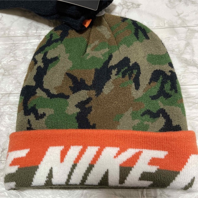 NIKE(ナイキ)のNIKE ナイキ　ニット帽　ニットキャップ　ビーニー　手袋　セット キッズ/ベビー/マタニティのこども用ファッション小物(帽子)の商品写真