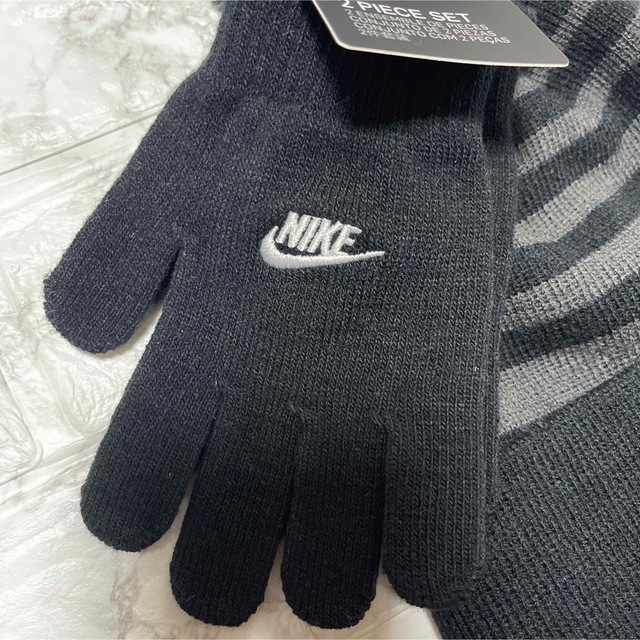 NIKE(ナイキ)のNIKE ナイキ　ニット帽　ニットキャップ　ビーニー　手袋　セット キッズ/ベビー/マタニティのこども用ファッション小物(帽子)の商品写真