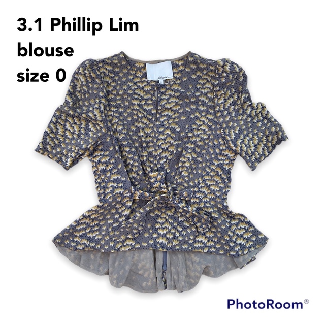 3.1 Phillip Lim(スリーワンフィリップリム)の31 フィリップリム　半袖ブラウス　総柄　小花柄　リボン　グレー　シルク　絹 レディースのトップス(シャツ/ブラウス(半袖/袖なし))の商品写真