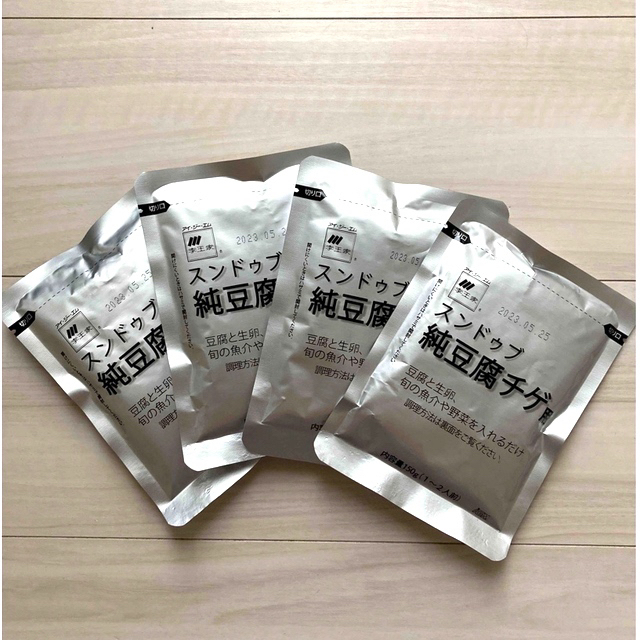 コストコ(コストコ)の李王家 スンドゥブチゲのもと 2倍濃縮　150g×4袋 食品/飲料/酒の加工食品(レトルト食品)の商品写真