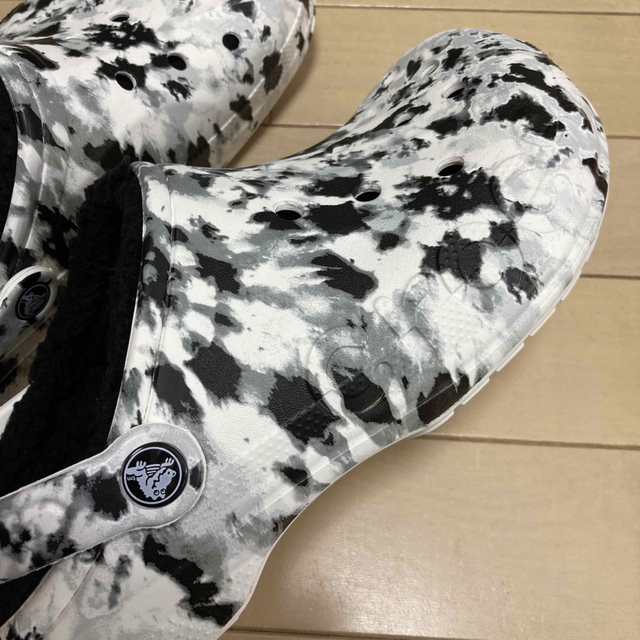 crocs(クロックス)の新品 29㎝ クロックス バヤ ラインド プリンテッド クロッグ ボア付き メンズの靴/シューズ(サンダル)の商品写真