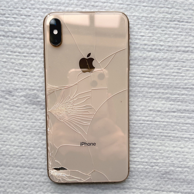 iPhone(アイフォーン)のiPhone Xs Max Gold 64GB au ジャンク品 スマホ/家電/カメラのスマートフォン/携帯電話(スマートフォン本体)の商品写真