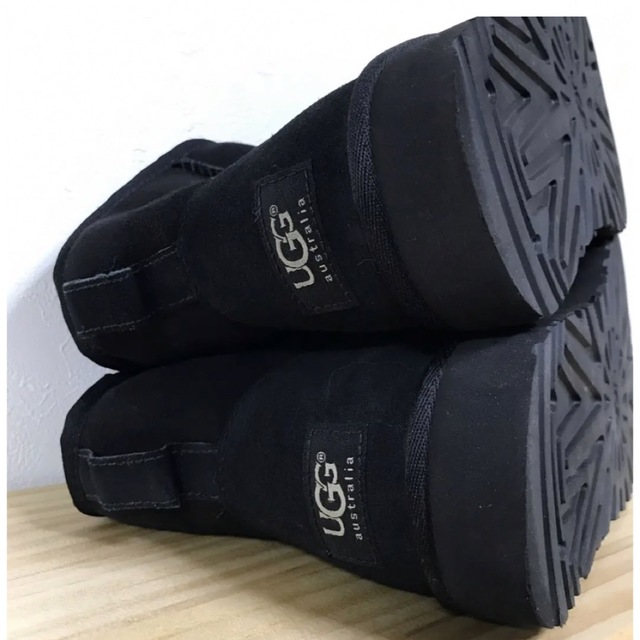 UGG(アグ)のANNA様専用UGG ムートン ショートブーツ黒 レディースの靴/シューズ(ブーツ)の商品写真