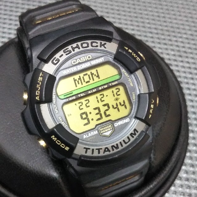 G-SHOCK(ジーショック)のカシオ G-SHOCK 初代MR-G MRG-1-G-1 ゴールド動作品 メンズの時計(腕時計(デジタル))の商品写真