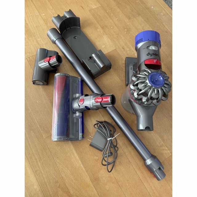 Dyson(ダイソン)のdysonV8 掃除機 スマホ/家電/カメラの生活家電(掃除機)の商品写真