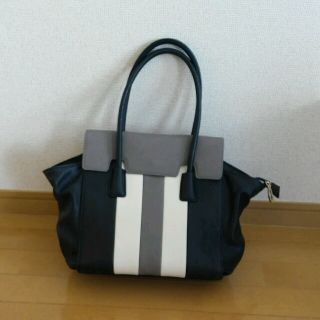 アンタイトル(UNTITLED)のUNTITLED バッグ👜(ハンドバッグ)