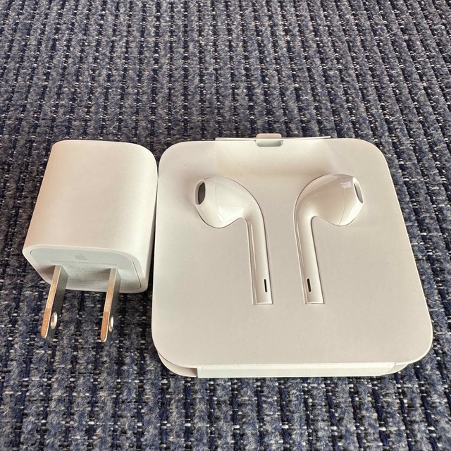 Apple(アップル)のApple Lightning EarPods スマホ/家電/カメラのオーディオ機器(ヘッドフォン/イヤフォン)の商品写真