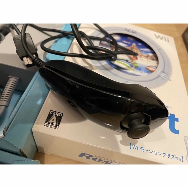 Wii(ウィー)のNintendo Wii RVL-S-KJ エンタメ/ホビーのゲームソフト/ゲーム機本体(家庭用ゲーム機本体)の商品写真