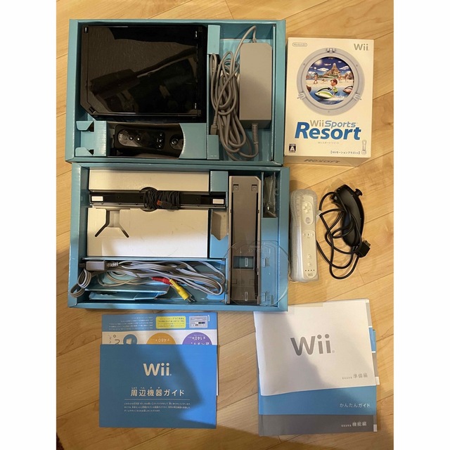 Wii(ウィー)のNintendo Wii RVL-S-KJ エンタメ/ホビーのゲームソフト/ゲーム機本体(家庭用ゲーム機本体)の商品写真