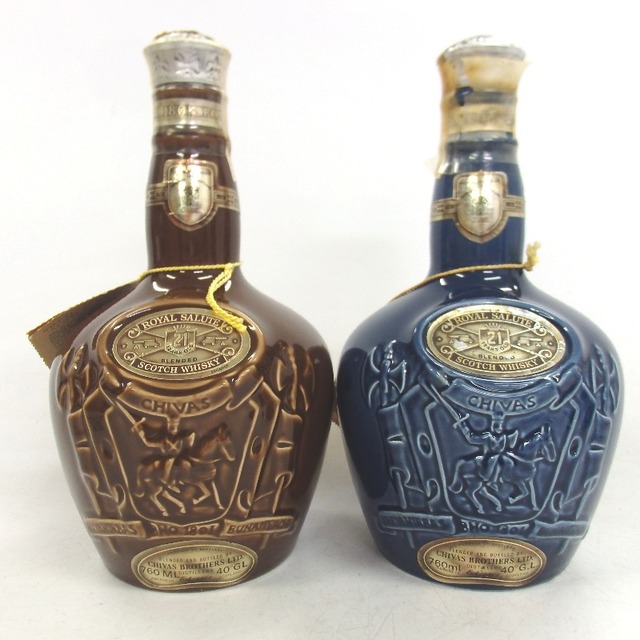 未開封★Royal Salute【ロイヤルサルート】 21年 青陶器/茶陶器 2本セット 760ml 巾着付 箱なし【中古】 食品/飲料/酒の酒(ウイスキー)の商品写真