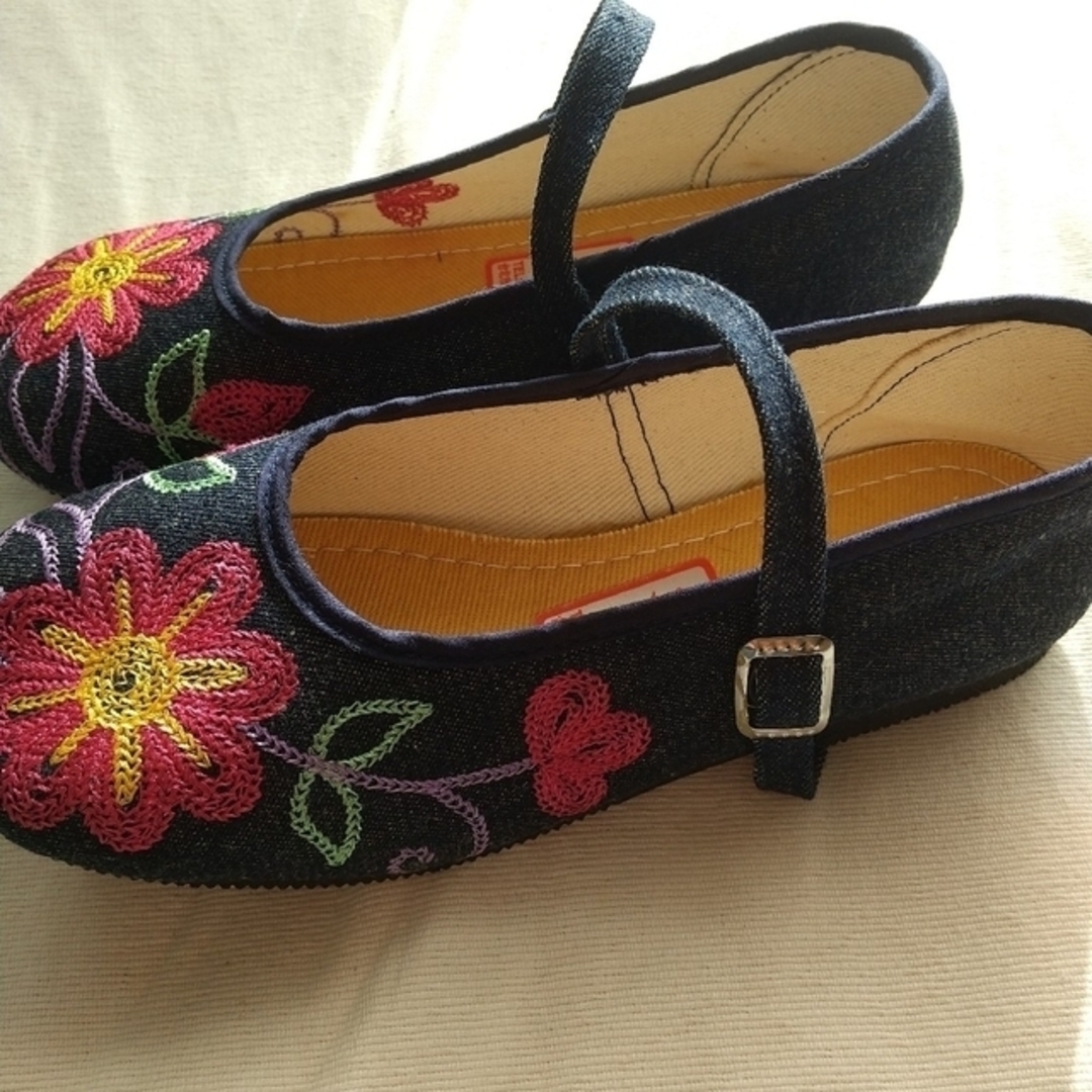 台湾製 刺繍シューズ レディースの靴/シューズ(バレエシューズ)の商品写真
