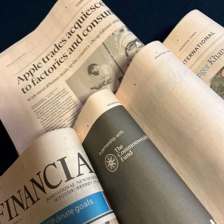 英字新聞FT サーモンピンク色　　　　　　　　18頁(見開き4枚＋半裁1枚)(印刷物)