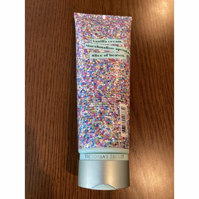 Victoria's Secret(ヴィクトリアズシークレット)のVICTORIA’S SECRET ボディクリーム Cake Confetti コスメ/美容のボディケア(ボディクリーム)の商品写真