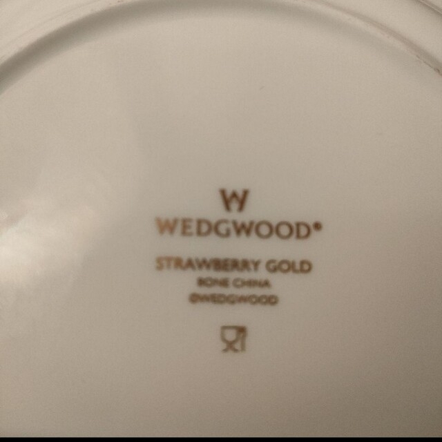 ウェッジウッド　ストロベリーゴールド　１枚　廃盤品だとおもいます インテリア/住まい/日用品のキッチン/食器(食器)の商品写真