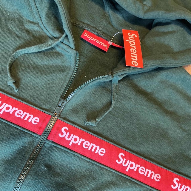 Supreme(シュプリーム)のsupreme box logo hooded sweatshirt★L★新品 メンズのトップス(パーカー)の商品写真