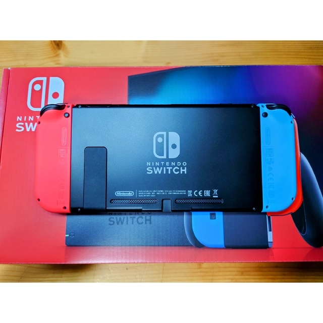 Nintendo Switch(ニンテンドースイッチ)のNintendo Switch（本体）ネオンブルー・レッド　おまけ付き！ エンタメ/ホビーのゲームソフト/ゲーム機本体(家庭用ゲーム機本体)の商品写真