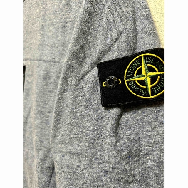 STONE ISLAND(ストーンアイランド)の【定価 約5.5万円】Stone IslandロゴワッペンスウェットトレーナーS メンズのトップス(スウェット)の商品写真