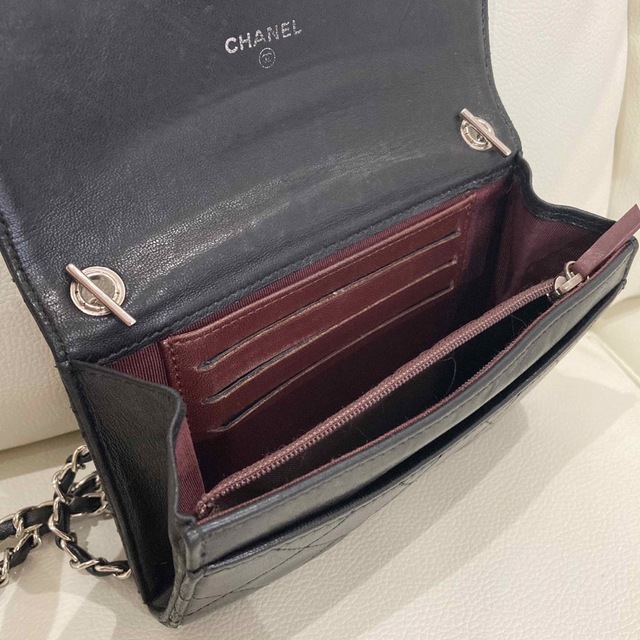 CHANEL(シャネル)のCHANEL 正規品　マトラッセ　チェーンウォレット  ショルダーチェーン　黒 レディースのファッション小物(財布)の商品写真